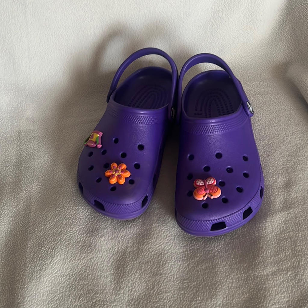Crocs Size 5 Womens Great Condition Croc Jibbitz Included